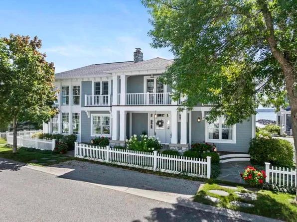1205 W Bay Rd, Harbor Springs, MI 49740