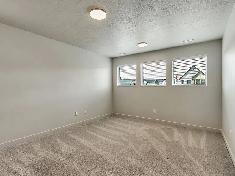 2412 N Sunmore Way — Photo 16
