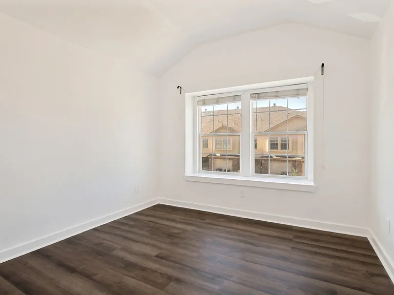 12503 Bay Ave — Photo 17