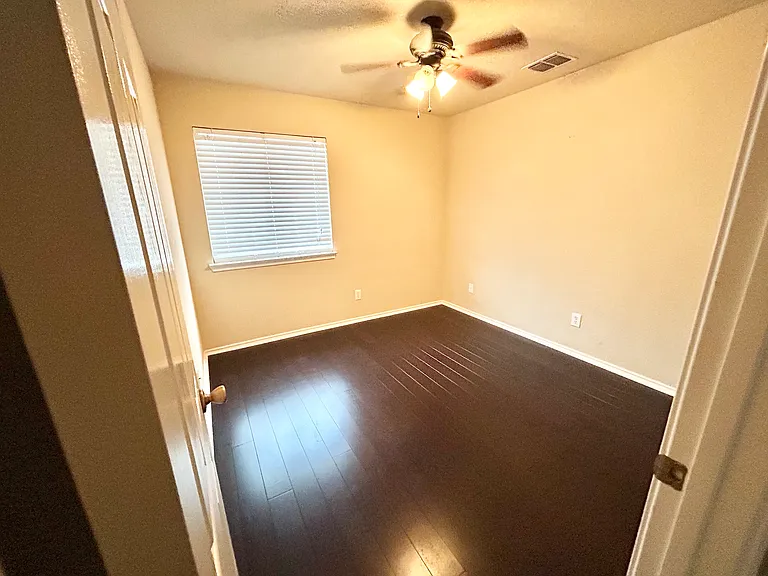 333 Diana Dr — Photo 9
