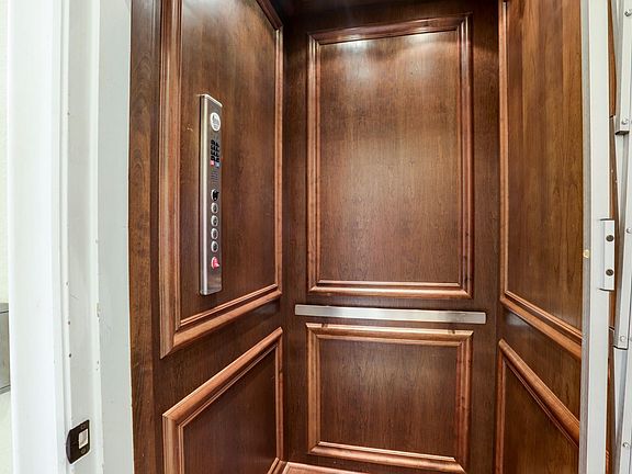 5th image of 5526 McCulloch Cir