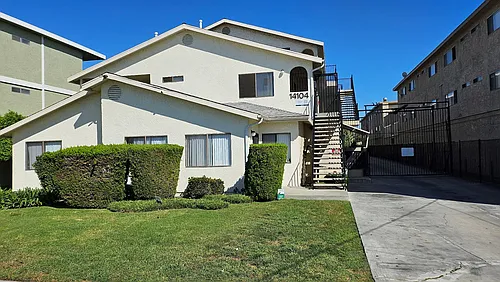 14104 Yukon Ave Photo 1