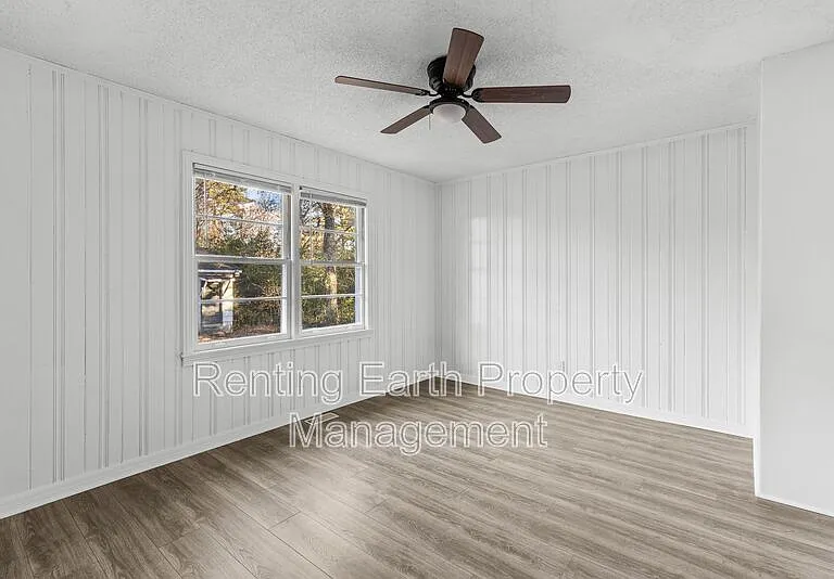 2321 4th St NE — Photo 10