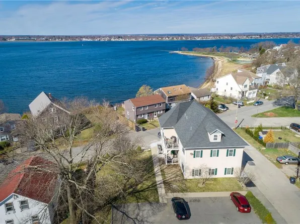 1 River St APT 1B, Riverside, RI 02915