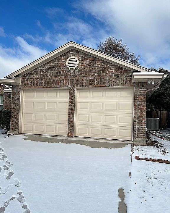 2 car garage with snow!