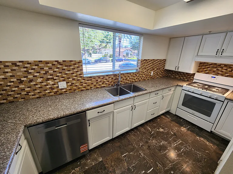 420 Riverdale Dr #11 — Photo 28