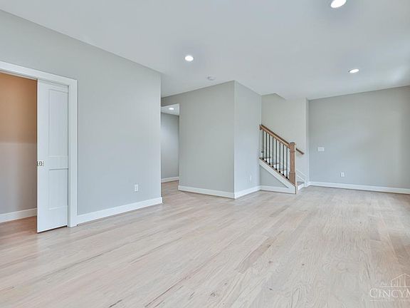 5th image of 2924 Robertson Ave