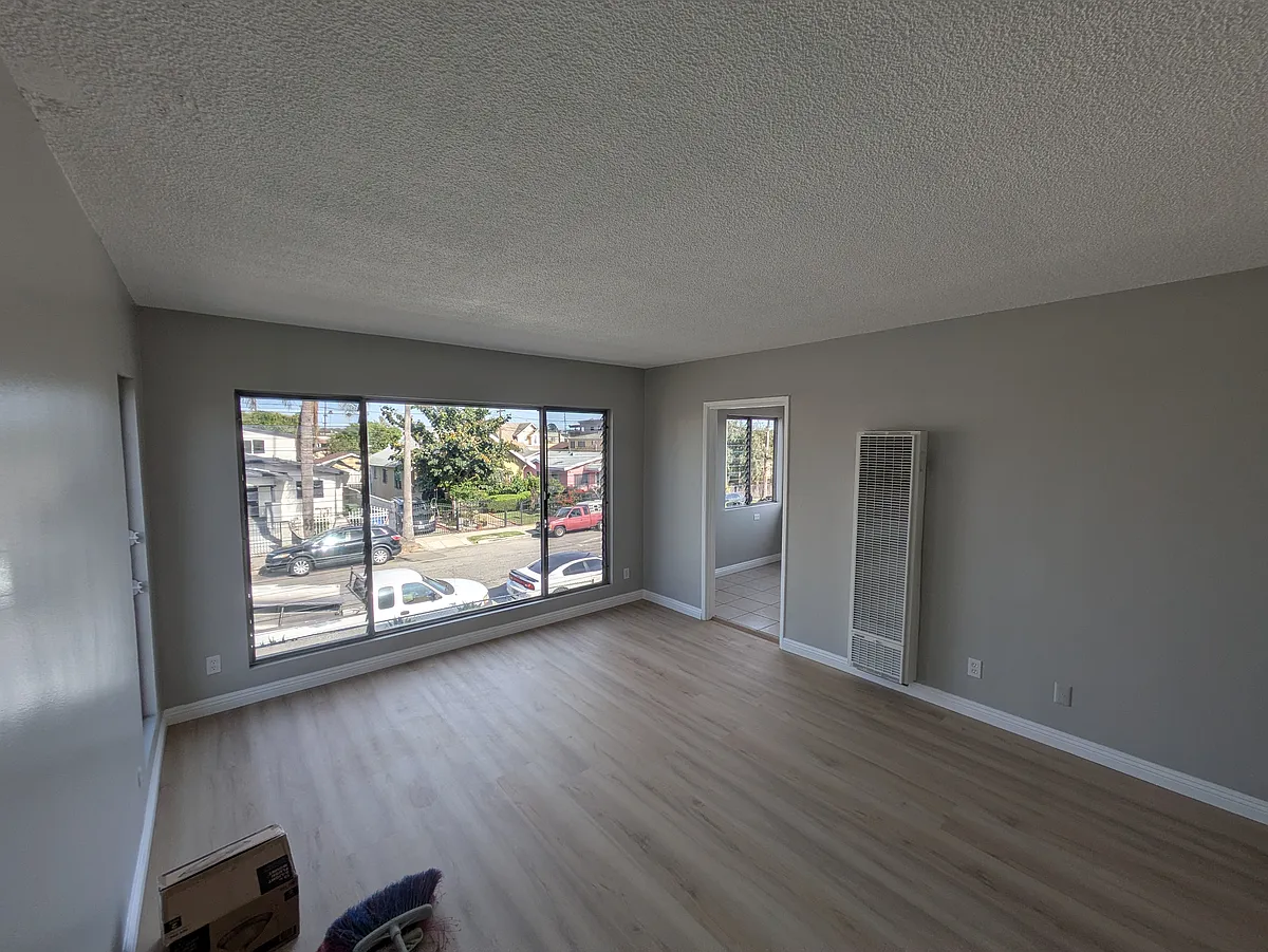 Building Photo - 5847 Denver Ave #3
