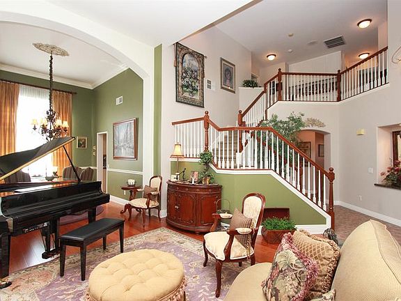 2nd image of 3188 Greenbriar Dr