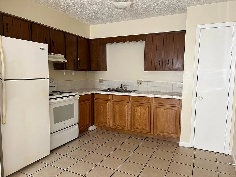 1061 Palmetto Ave #7