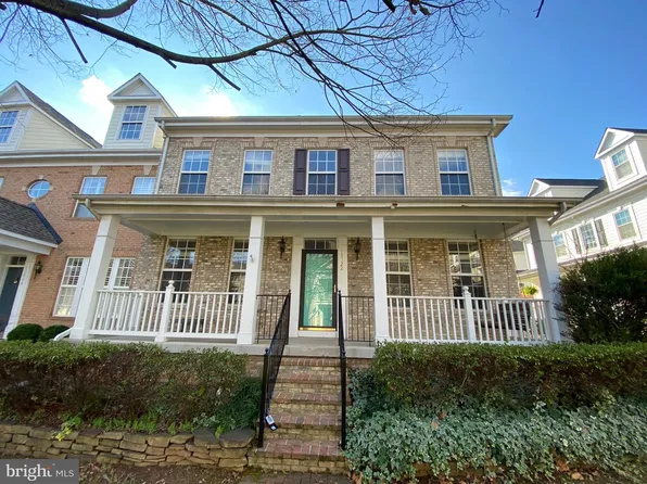 13822 Custis Sq, Woodbridge, VA 22191