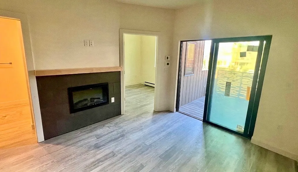 2301 Pearl St — Photo 2