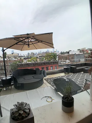 Rented by Extell Marketing Group LLC | media 18