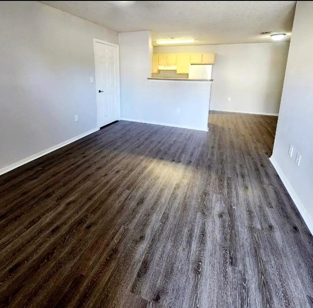 2105 N. Main St Apt 101 — Photo 3
