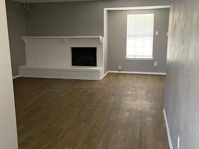 2723 Kellogg Ave — Photo 4