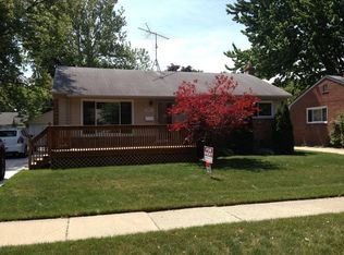 29843 McIntyre St, Livonia, MI 48150