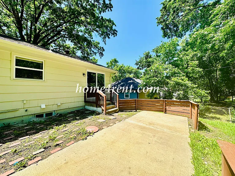 7421 Hardy Ave — Photo 41