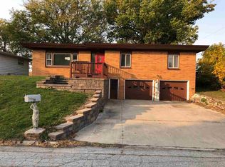 1408 Sunset Dr, Hampton, IA 50441