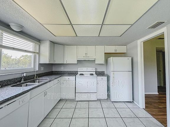 3rd image of 4729 39th Ave N APT 201