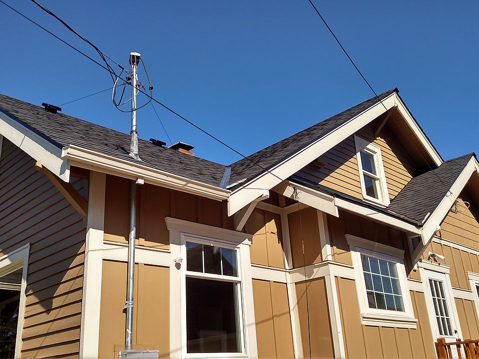 2nd image of 521 NE Jackson St