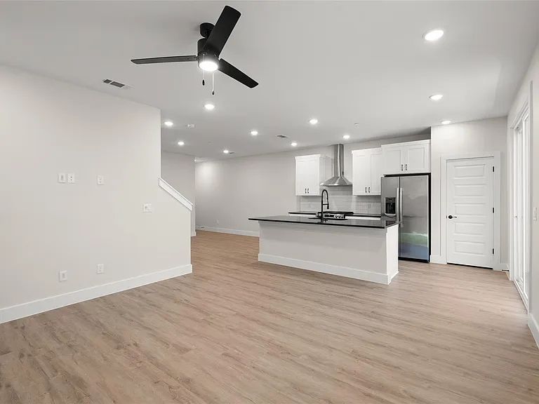 5512 Mobeetie Loop — Photo 3