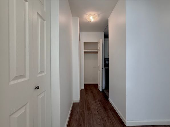 2 bedroom rental in Surrey — photo 5