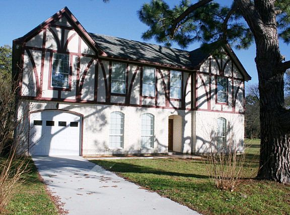 2nd image of 13 Woodlawn Way