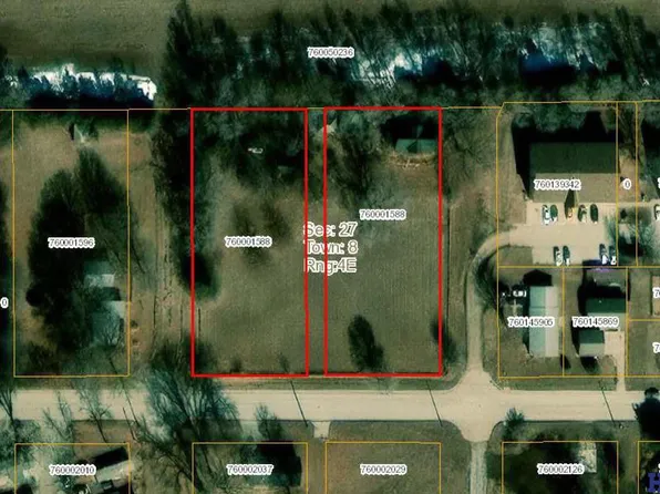 704 E 24th St, Crete, NE 68333