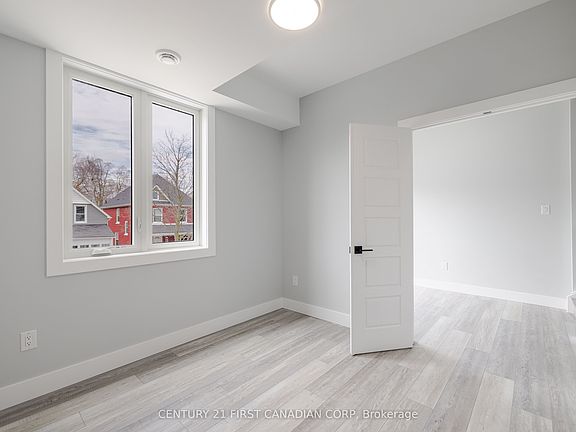 3rd image of 109 Ross St