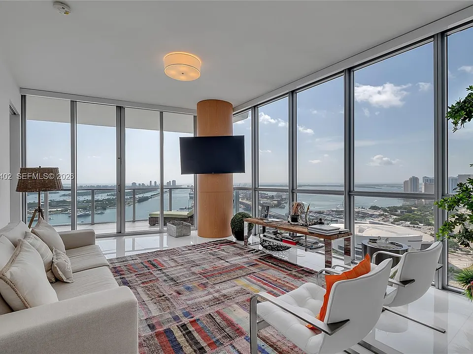 1100 Biscayne Blvd #3901