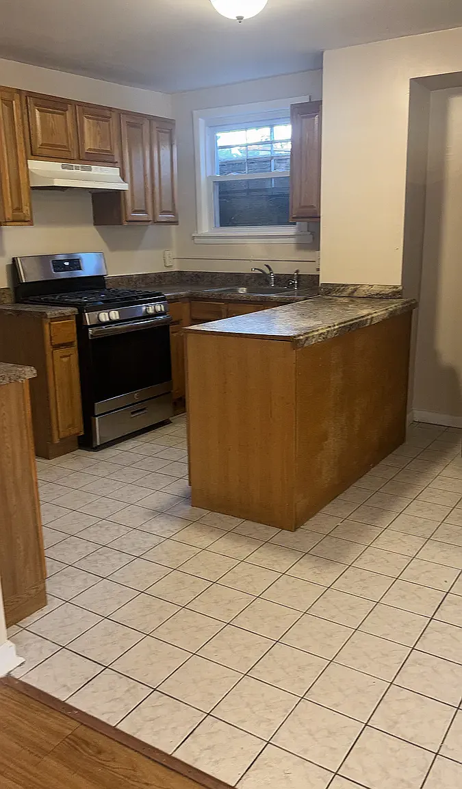 3 bed, 1000 sqft, $2,500 — Photo 1