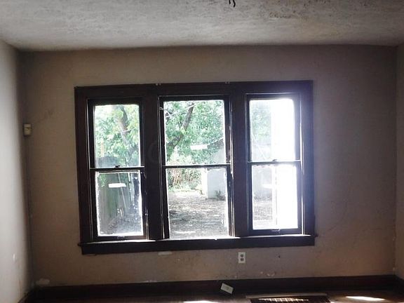 4th image of 619 Larcomb Ave