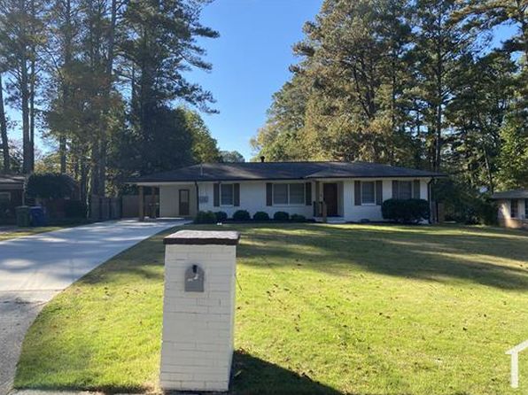 2293 Country Club Dr SW