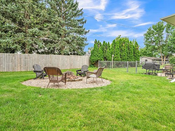 3rd image of 2505 Jackson Cir