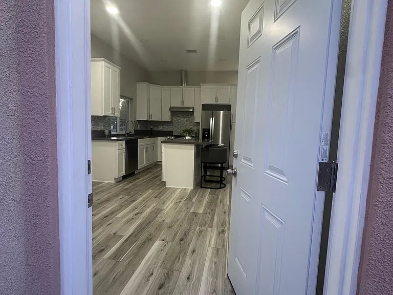 1710 Golden Way #B — Photo 5