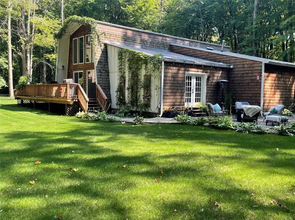 5711 Bonaventure Dr, Erie, PA 16505