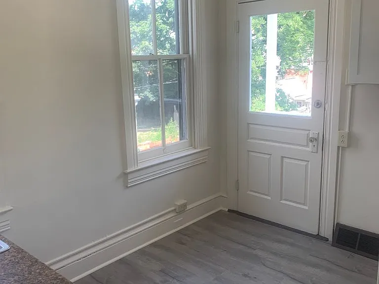 335 E Philadelphia St #2 — Photo 4