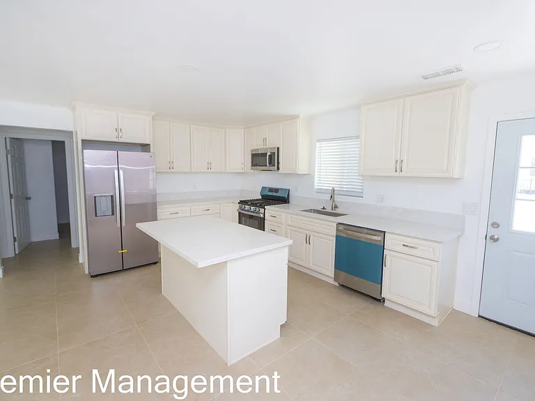 605-609 Prescott Ave — Photo 1