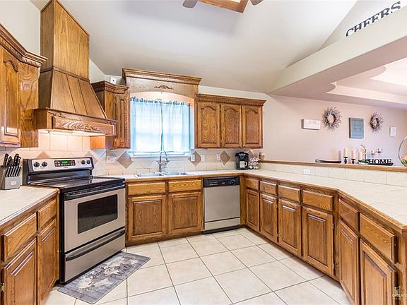 4th image of 416 Justice Ln