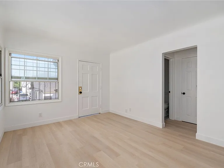 240 1/2 E 84th St #TOWNHOUSE — Photo 3