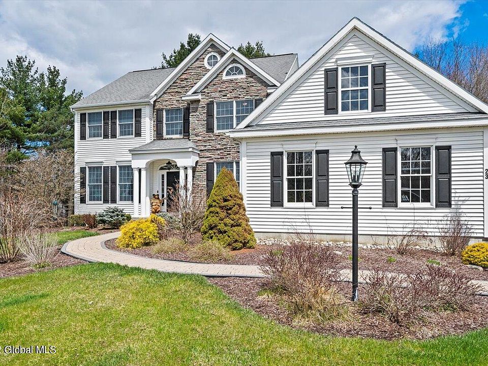 1st image of 23 Hidden Crest Ct