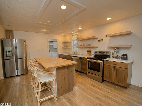 5th image of 805 27th St W