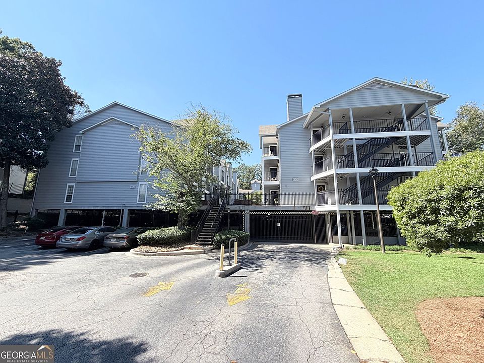 1st image of 322 Granville Ct