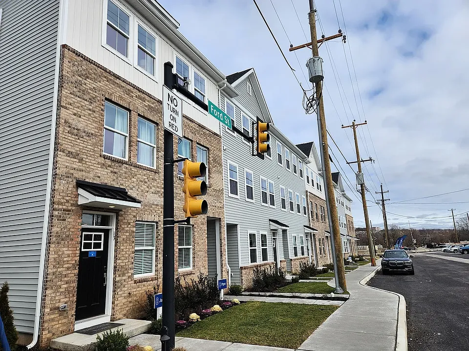 7B Ford St