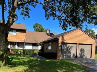 4 Ashley Cir, Commack, NY 11725