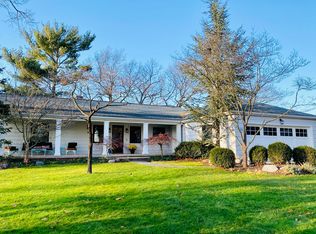 910 Oakmere Pl, Muskegon, MI 49445