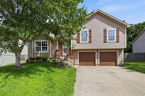2521 NW Richard Dr