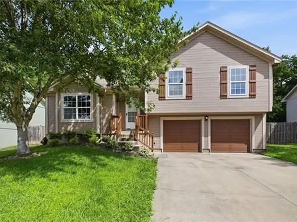 2521 NW Richard Dr, Blue Springs, MO 64015