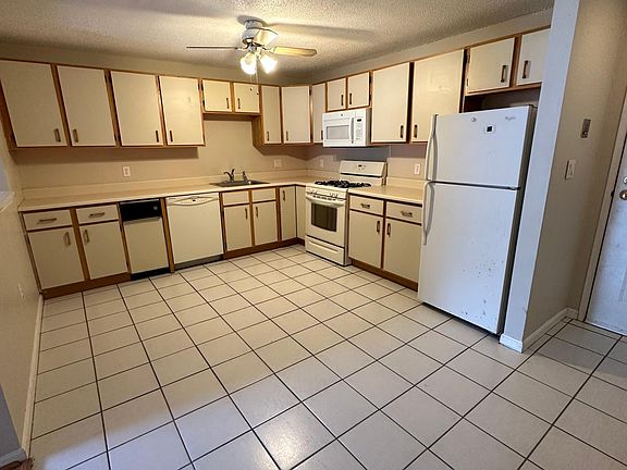 3rd image of 3 New Haven Dr APT 105