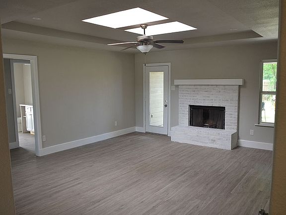 3rd image of 126 Windsor Dr
